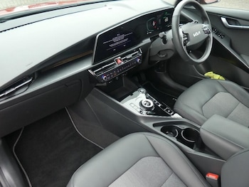 Used Kia Niro 2023 for sale - 76259556: Photo 2