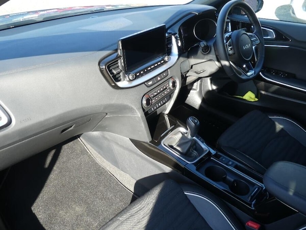 Used Kia XCeed 2025 for sale - 76251359: Photo 2