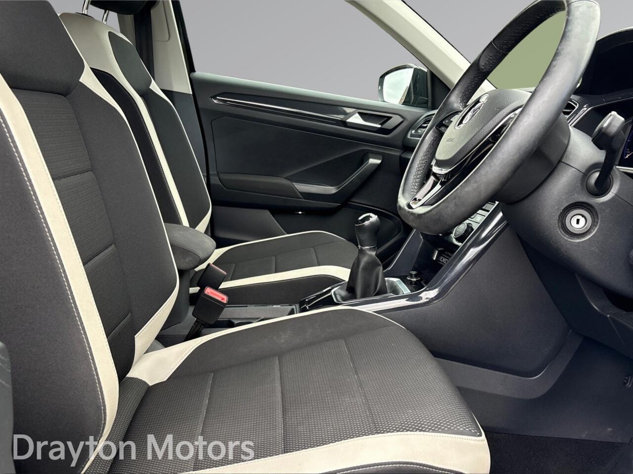 Used Volkswagen T-Roc 2018 for sale - 77637550: Photo 15