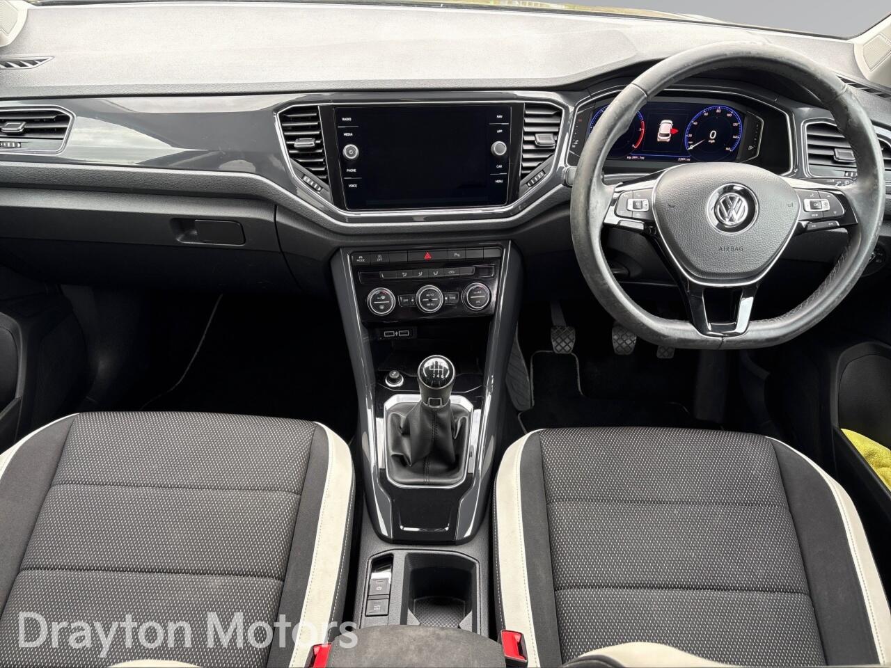 Used Volkswagen T-Roc 2018 for sale - 77637550: Photo 2