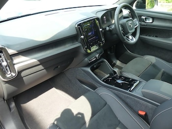 Used Volvo XC40 2023 for sale - 75334228: Photo