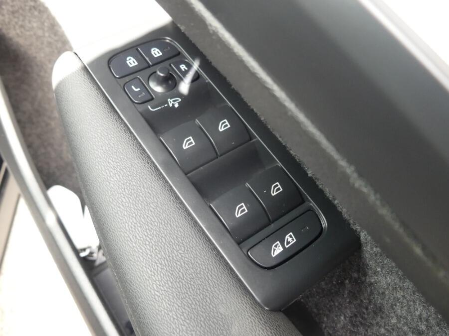 Used Volvo XC40 2023 for sale - 76041858: Photo 42