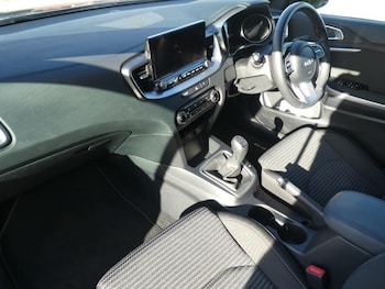 Used Kia Ceed 2025 for sale - 76108552: Photo 2
