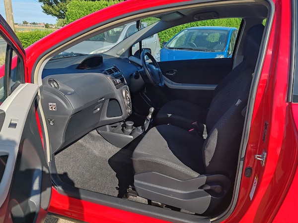 Used Toyota Yaris 2011 for sale - 71952105: Photo 10
