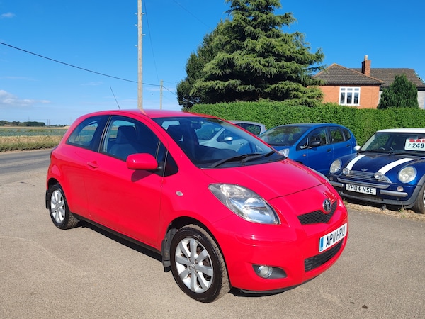 Used Toyota Yaris 2011 for sale - 71952105: Photo 1