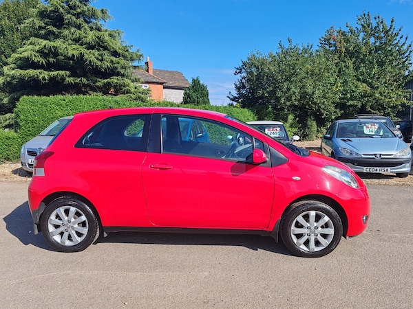 Used Toyota Yaris 2011 for sale - 71952105: Photo 2