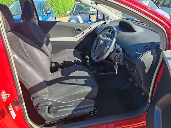 Used Toyota Yaris 2011 for sale - 71952105: Photo 9