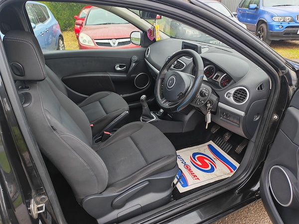 Used Renault Clio 2010 for sale - 76252464: Photo 11