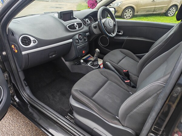 Used Renault Clio 2010 for sale - 76252464: Photo 14