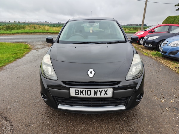 Used Renault Clio 2010 for sale - 76252464: Photo 2