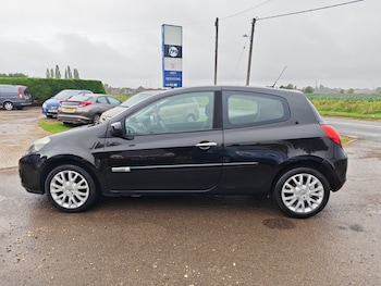 Used Renault Clio 2010 for sale - 76252464: Photo