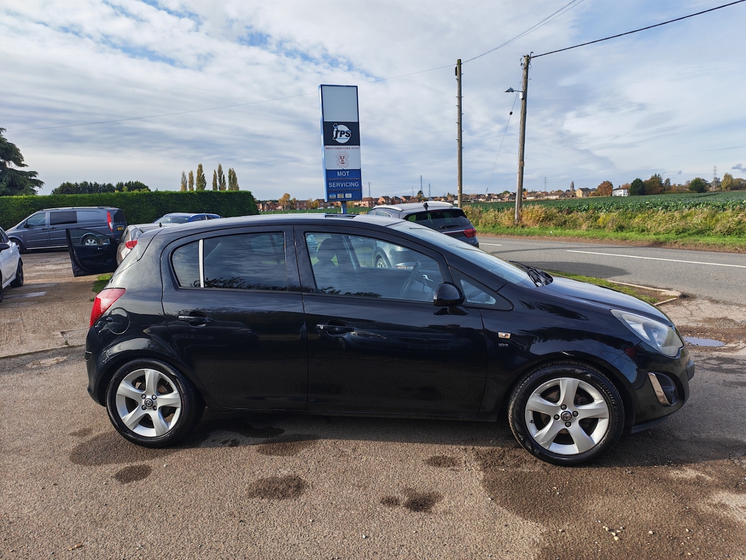 Used Vauxhall Corsa 2013 for sale - 76421958: Photo 2