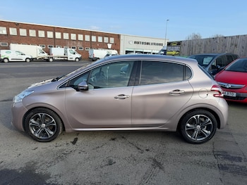 Used Peugeot 208 2014 for sale - 77778614: Photo