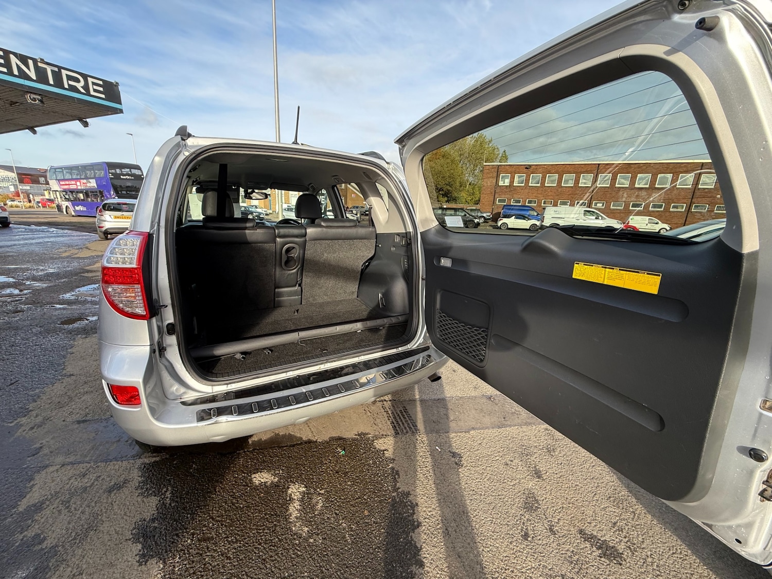 Used Toyota RAV4 2011 for sale - 76451996: Photo 11