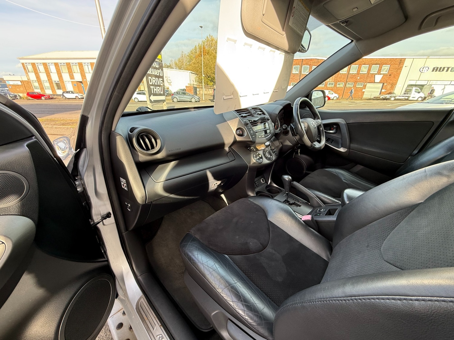 Used Toyota RAV4 2011 for sale - 76451996: Photo 9