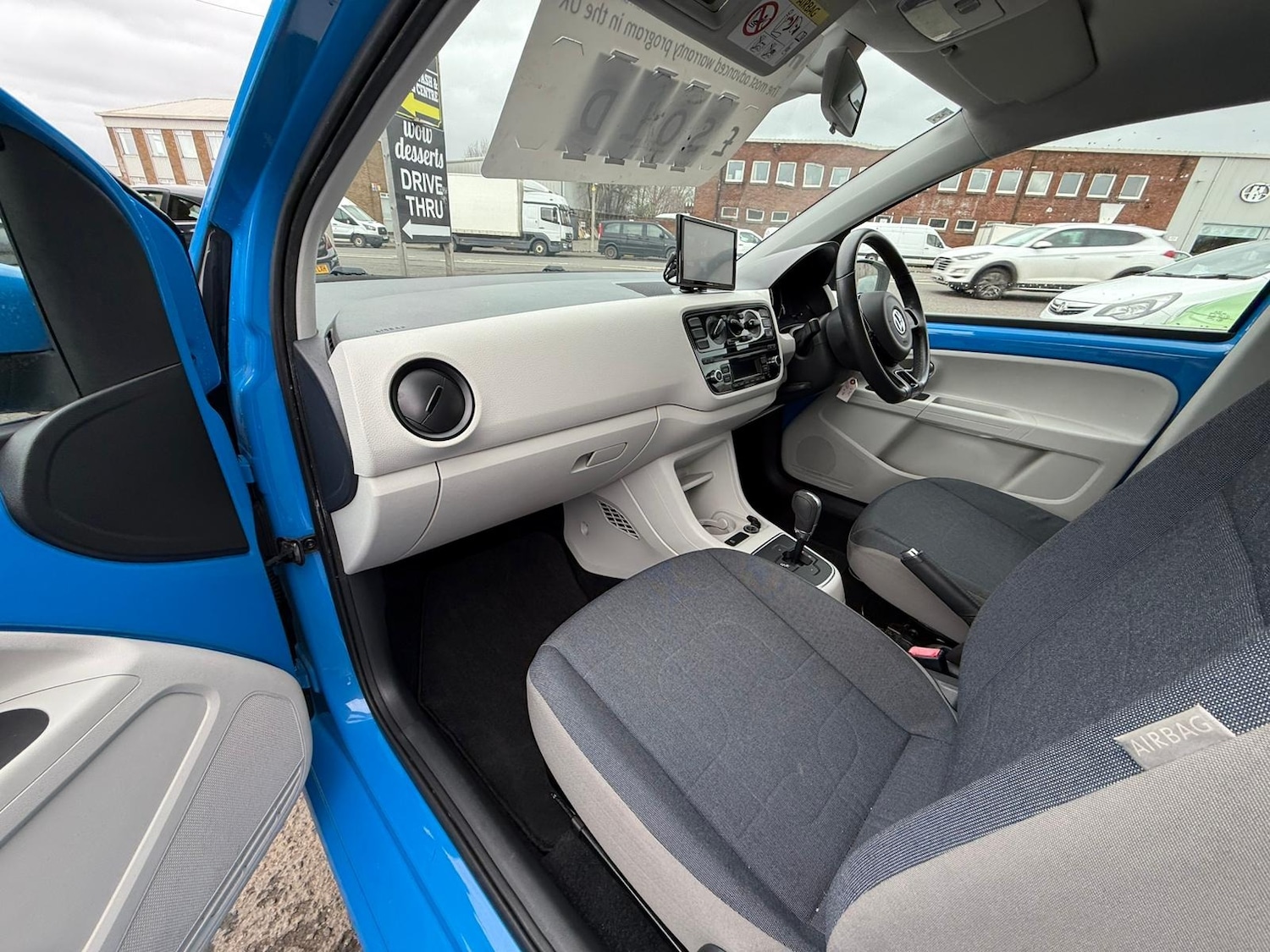 Used Volkswagen up! 2015 for sale - 77934844: Photo 12