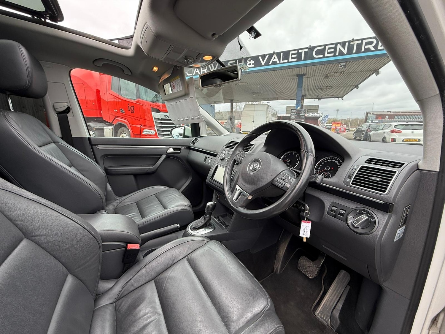 Used Volkswagen Touran 2014 for sale - 78150589: Photo 9