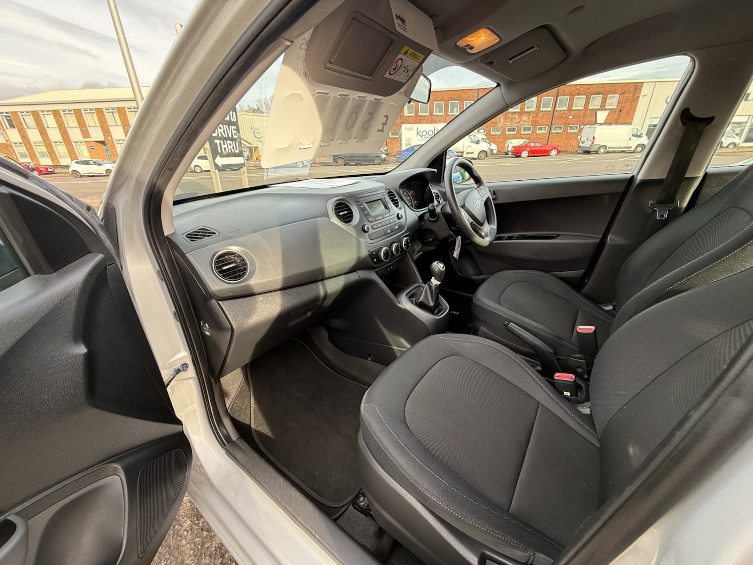 Used Hyundai i10 2017 for sale - 76542893: Photo 11