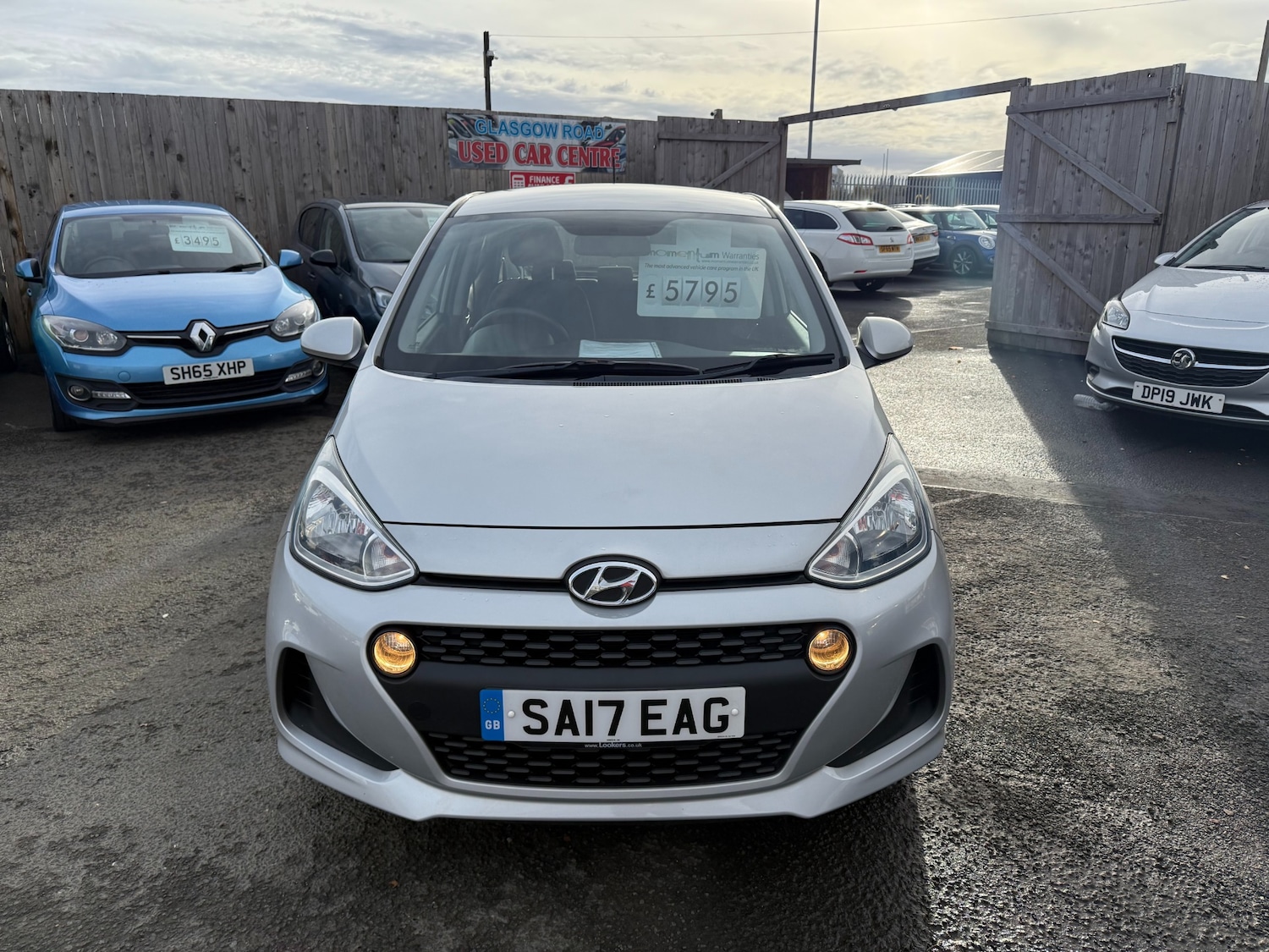 Used Hyundai i10 2017 for sale - 76542893: Photo 2