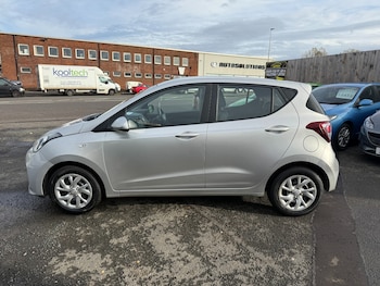 Used Hyundai i10 2017 for sale - 76542893: Photo