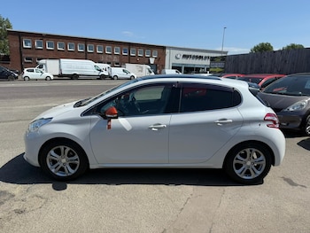 Used Peugeot 208 2014 for sale - 78776511: Photo
