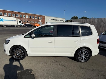 Used Volkswagen Touran 2014 for sale - 75690597: Photo