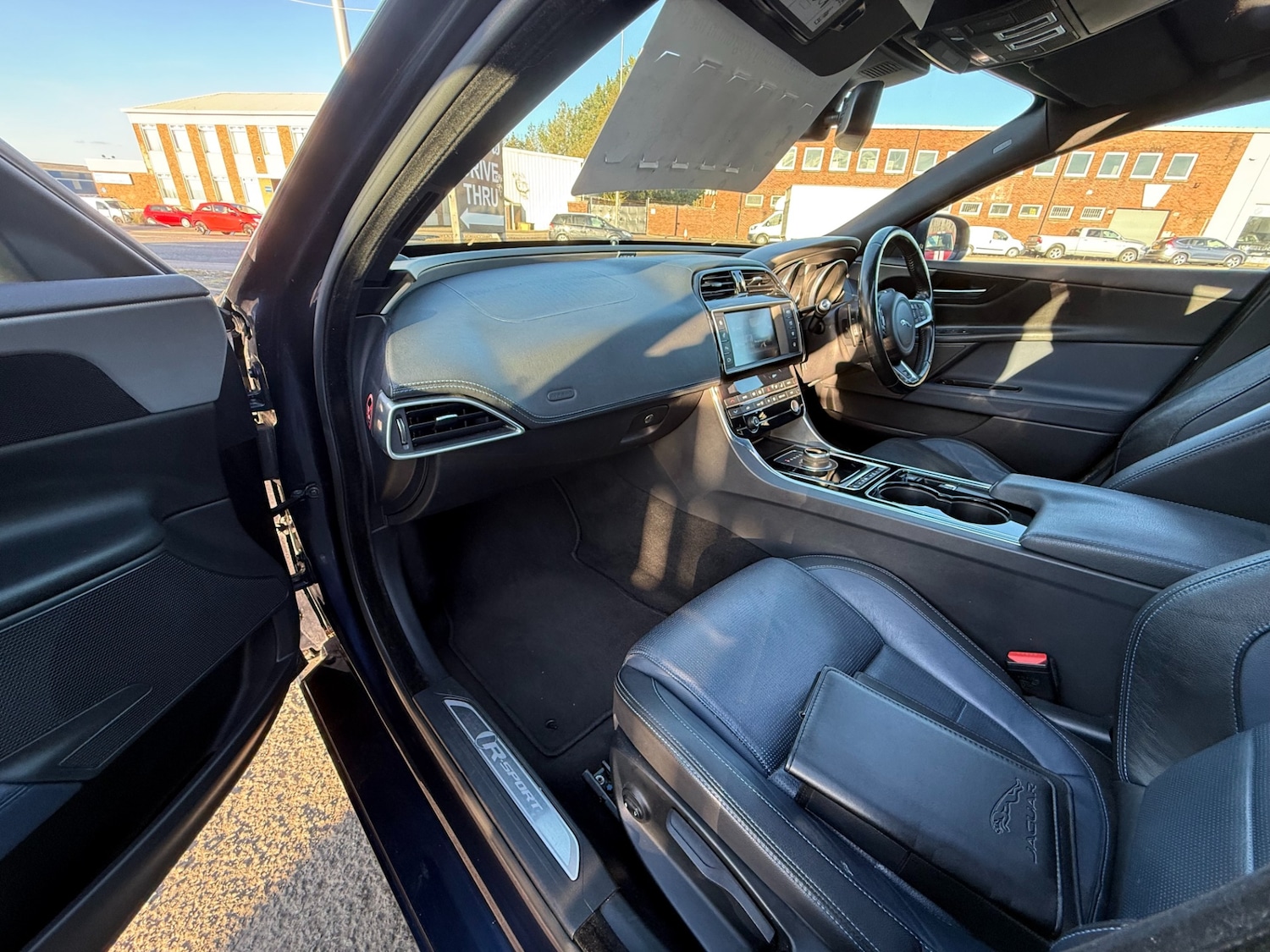 Used Jaguar XE 2016 for sale - 76147569: Photo 10
