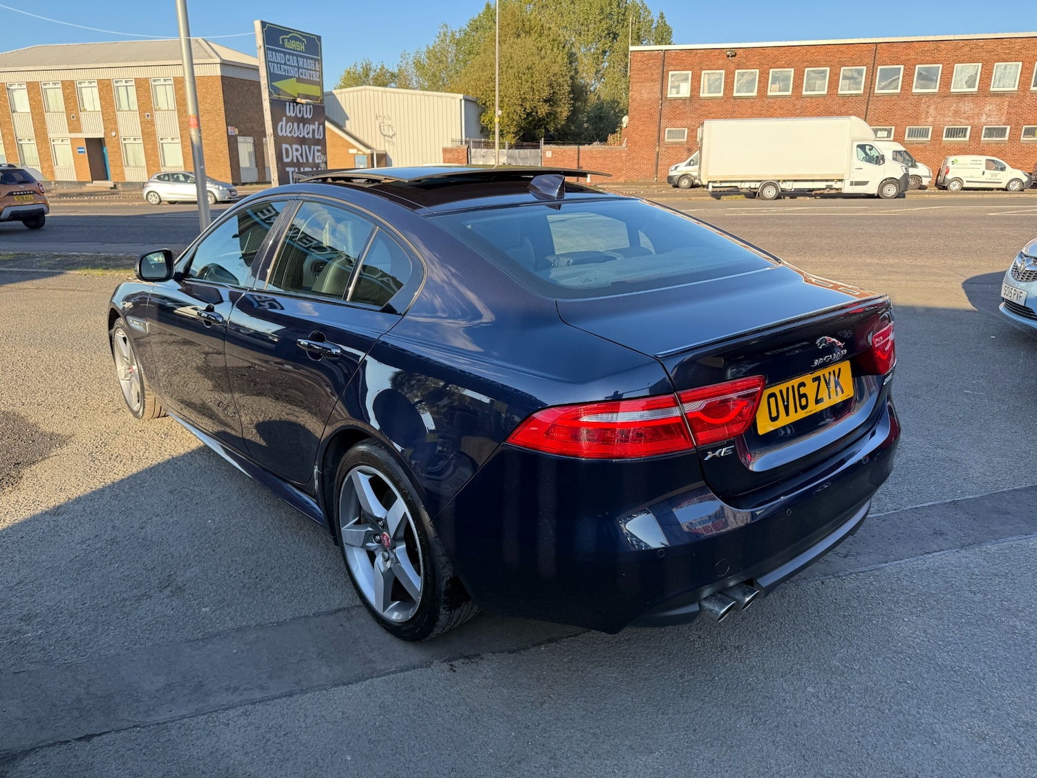 Used Jaguar XE 2016 for sale - 76147569: Photo 4