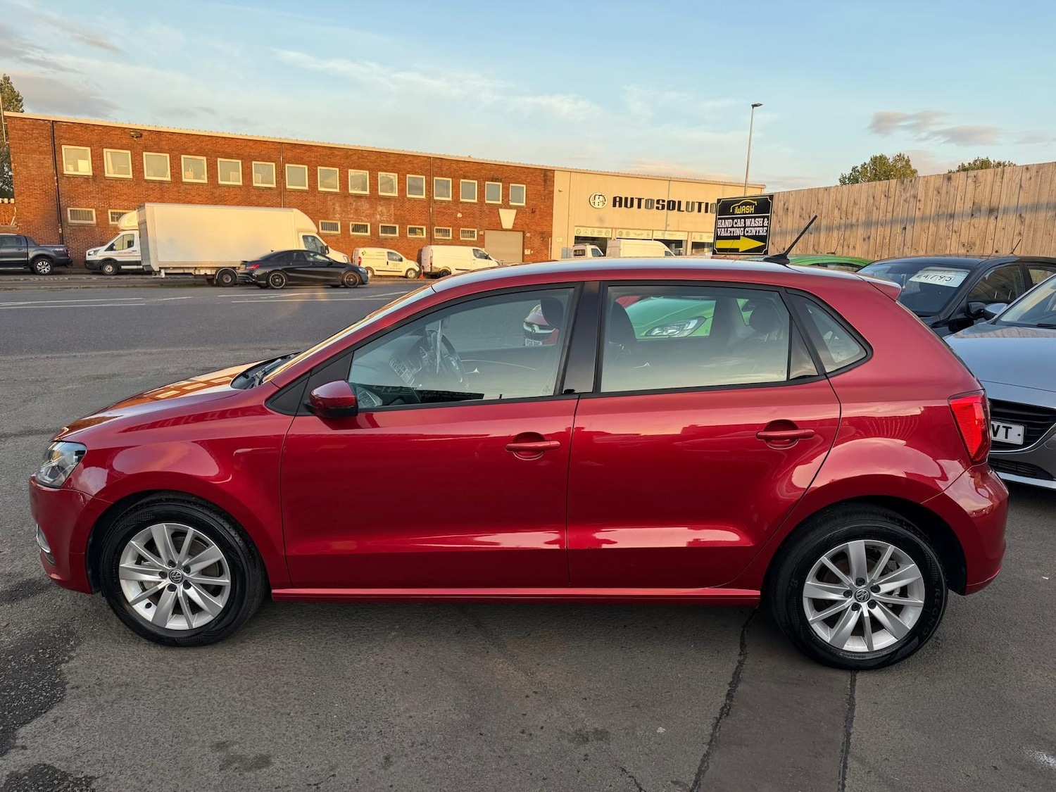 Used Volkswagen Polo 2015 for sale - 76280330: Photo 3
