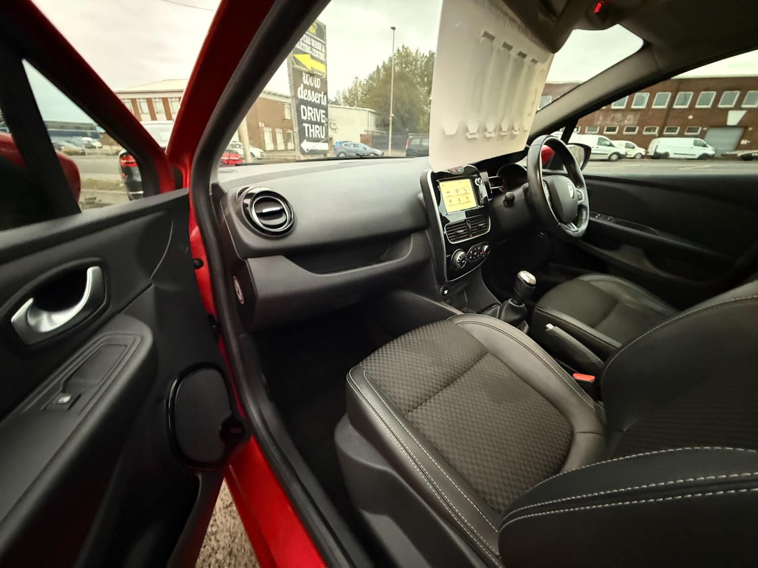 Used Renault Clio 2017 for sale - 76299626: Photo 11