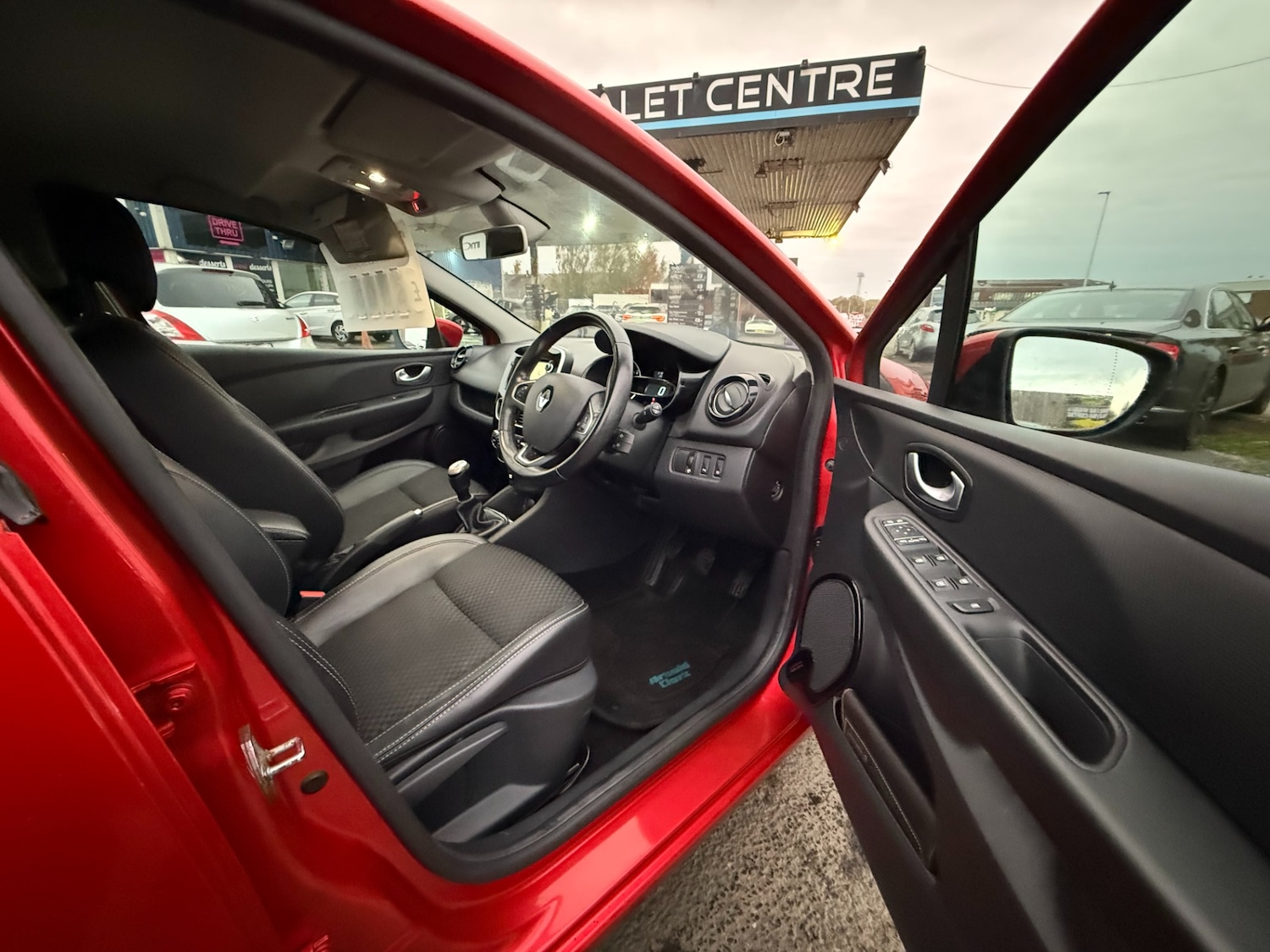 Used Renault Clio 2017 for sale - 76299626: Photo 16