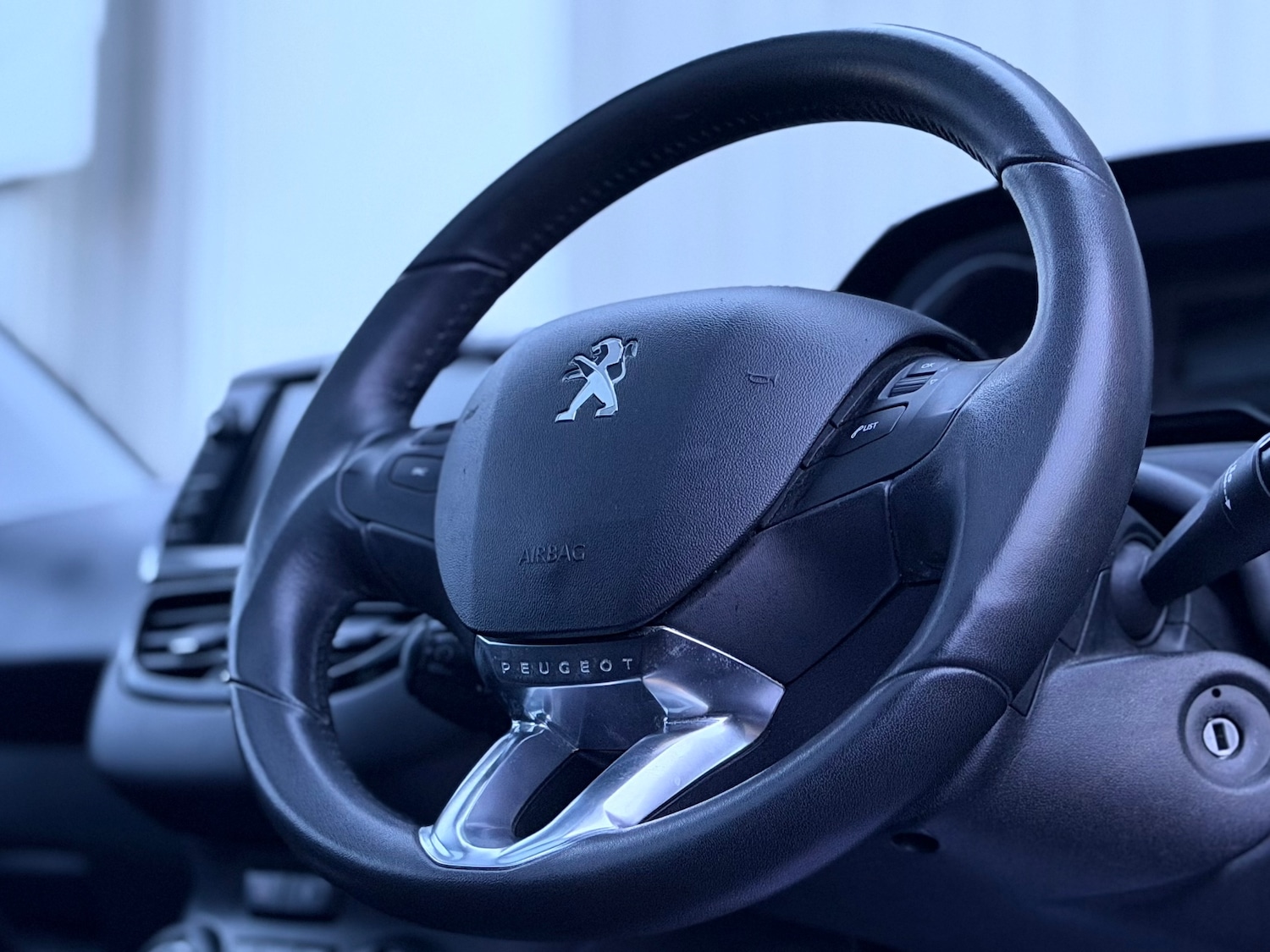 Used Peugeot 208 2015 for sale - 77558826: Photo 16