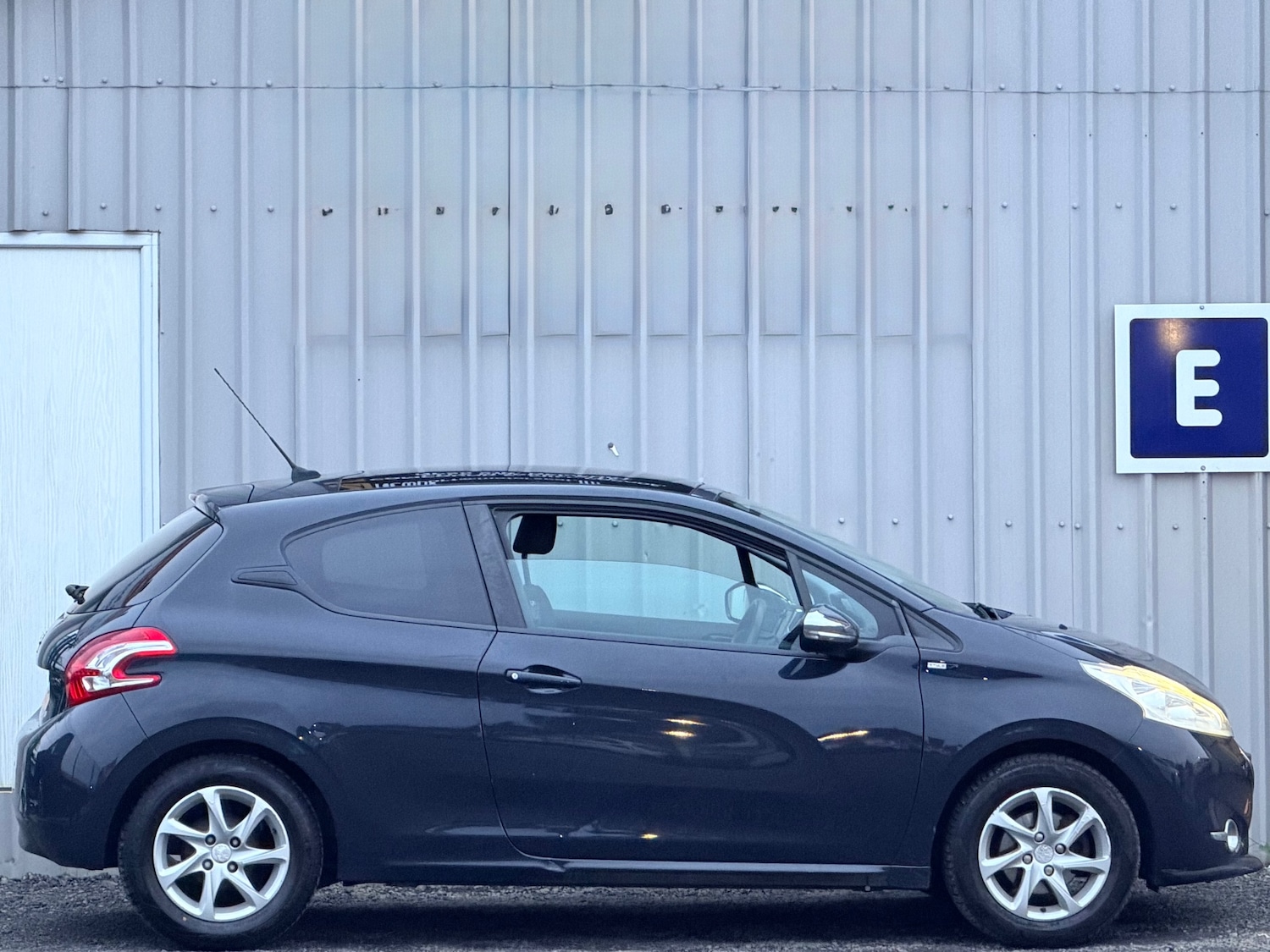 Used Peugeot 208 2015 for sale - 77558826: Photo 6