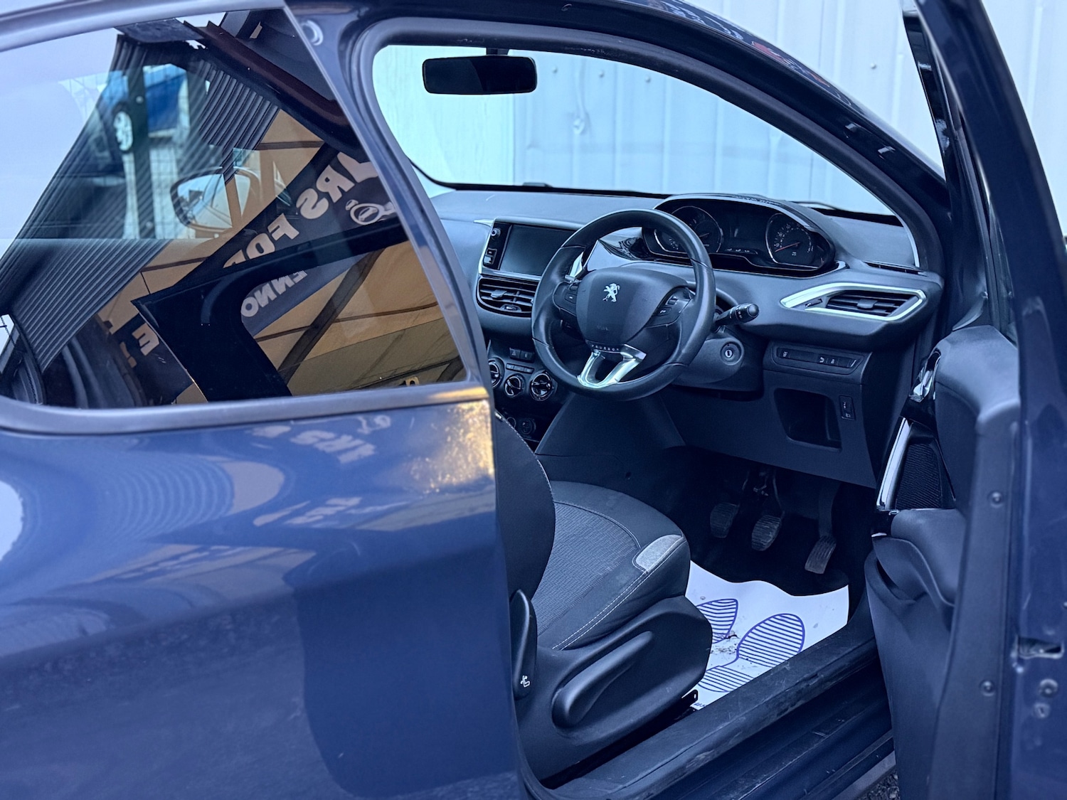 Used Peugeot 208 2015 for sale - 77558826: Photo 9