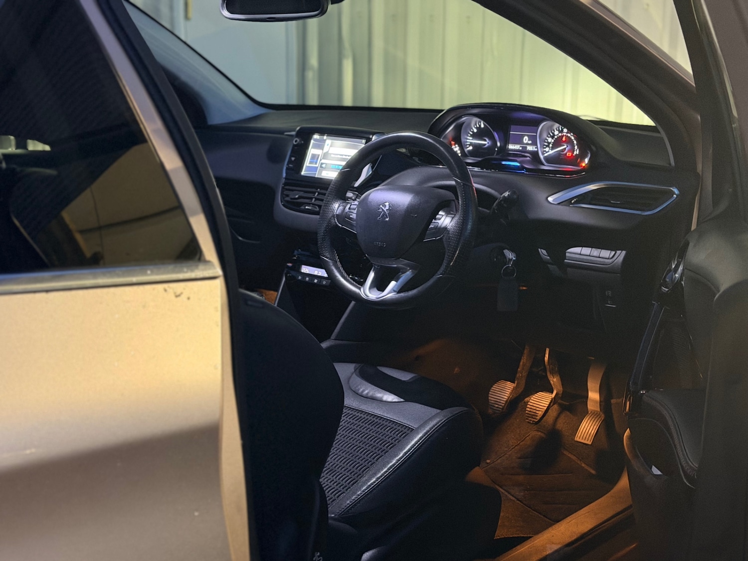 Used Peugeot 208 2013 for sale - 76539228: Photo 10