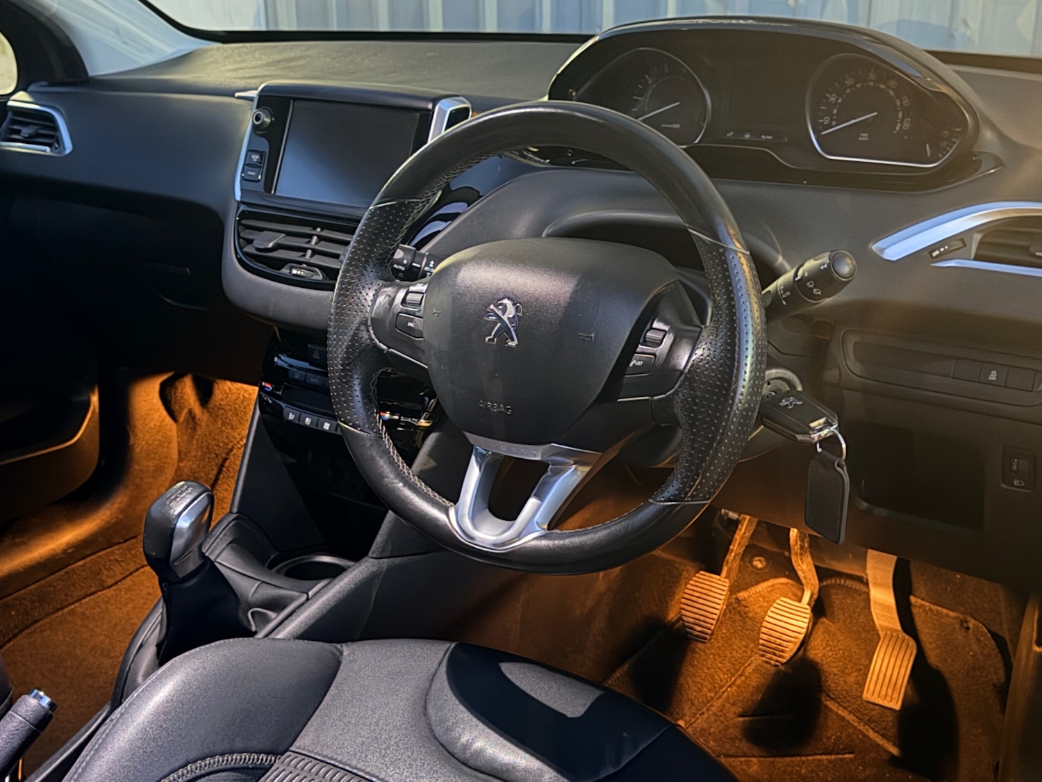 Used Peugeot 208 2013 for sale - 76539228: Photo 14