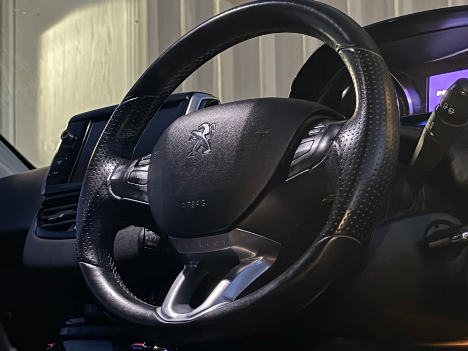 Used Peugeot 208 2013 for sale - 76539228: Photo 16