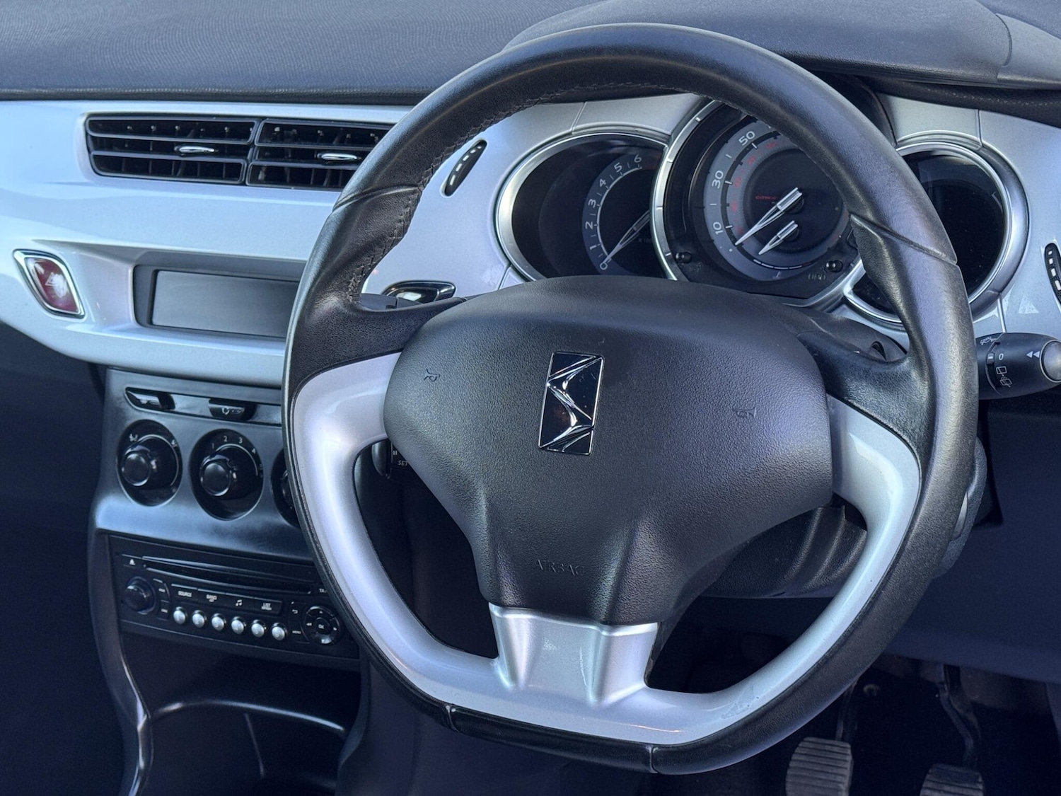 Used Citroen DS3 2014 for sale - 76349495: Photo 11