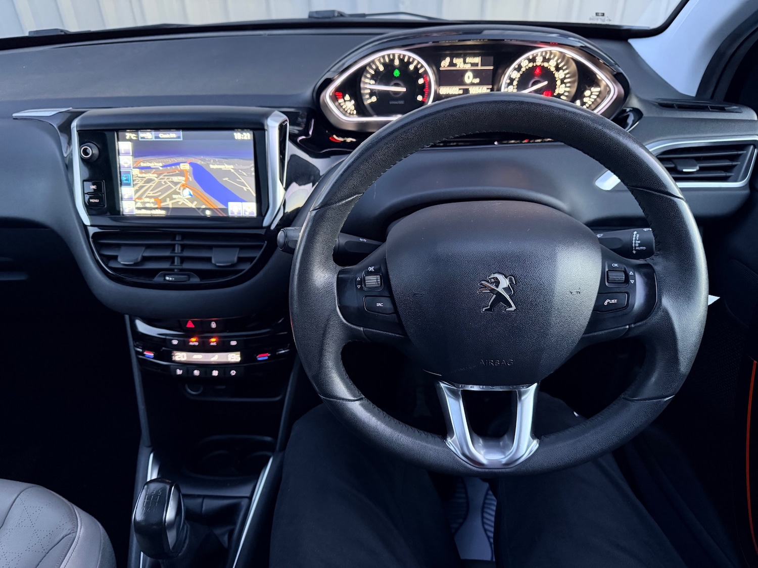 Used Peugeot 208 2014 for sale - 77893151: Photo 16