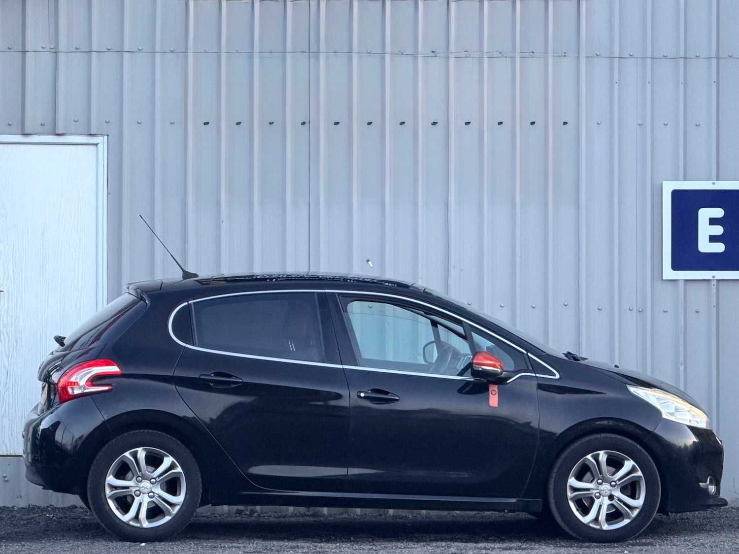 Used Peugeot 208 2014 for sale - 77893151: Photo 6