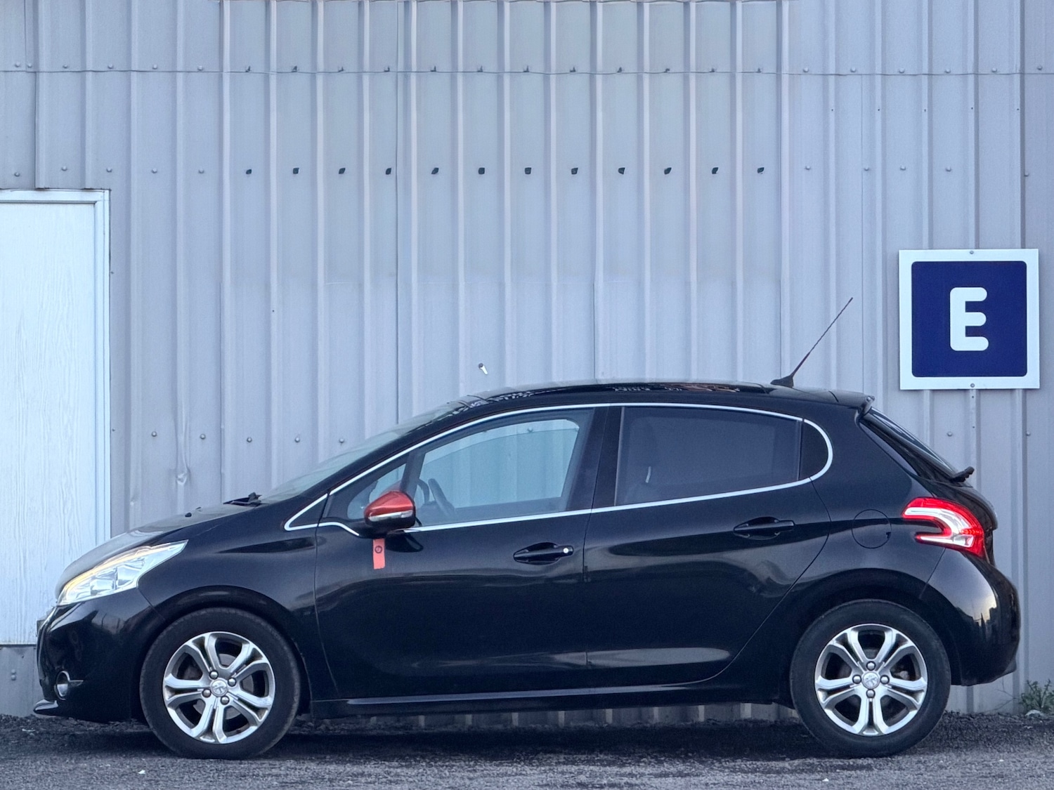 Used Peugeot 208 2014 for sale - 77893151: Photo 7