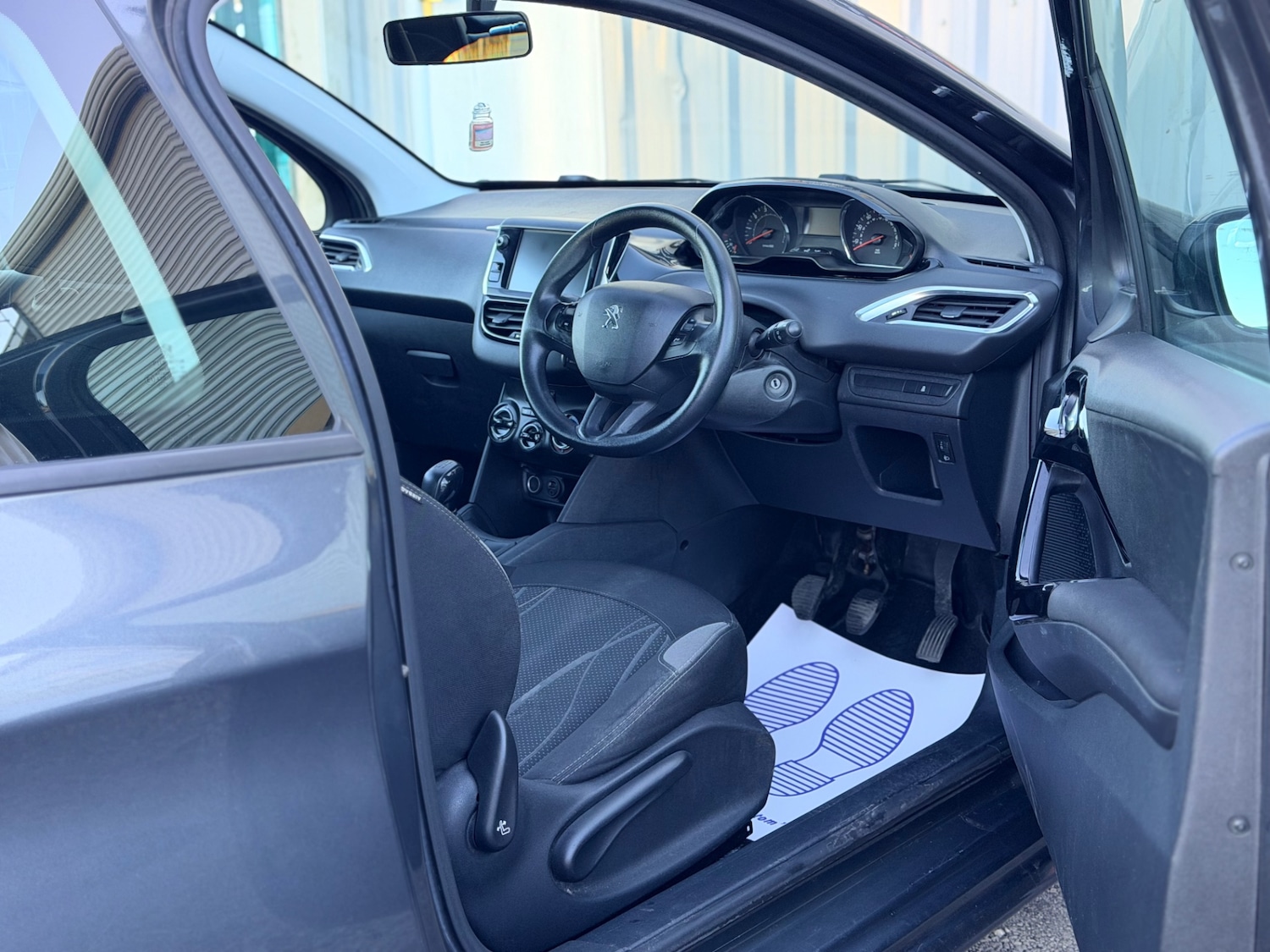 Used Peugeot 208 2014 for sale - 76655625: Photo 10