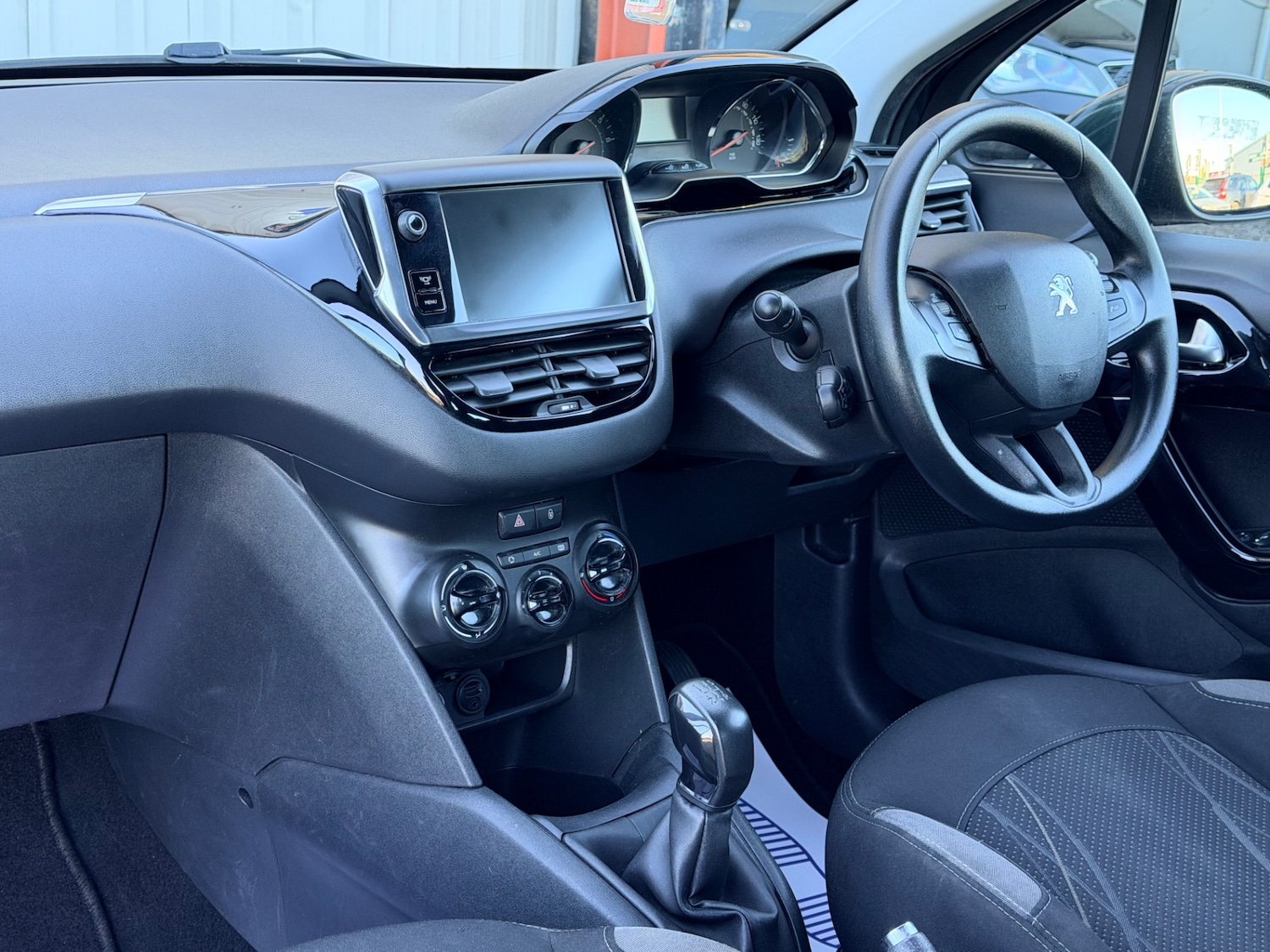 Used Peugeot 208 2014 for sale - 76655625: Photo 12