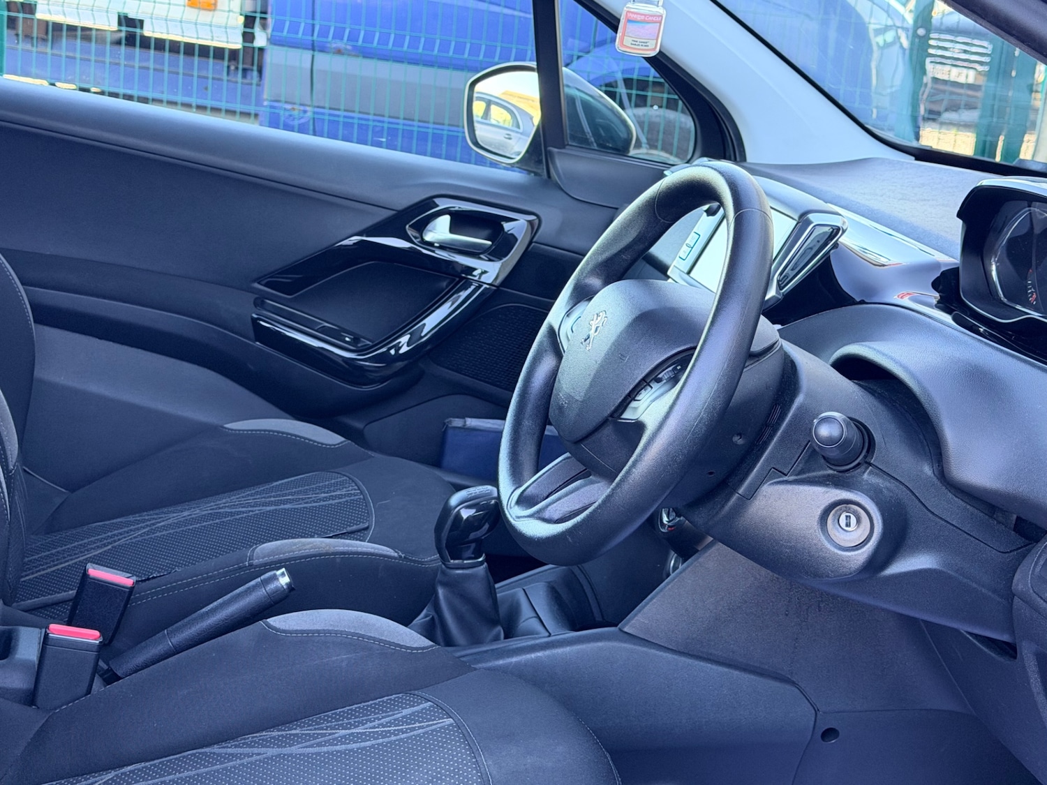 Used Peugeot 208 2014 for sale - 76655625: Photo 15