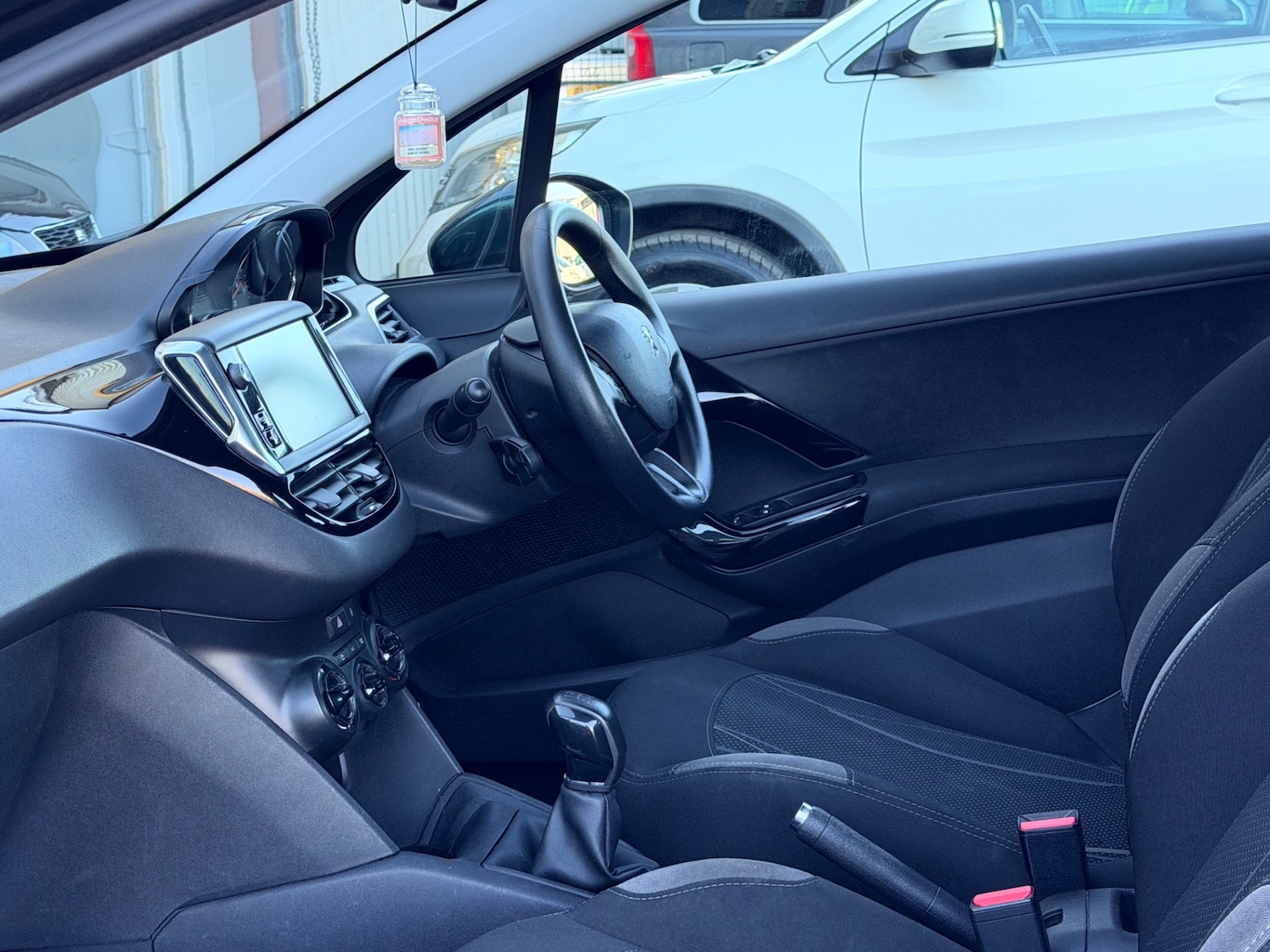 Used Peugeot 208 2014 for sale - 76655625: Photo 16