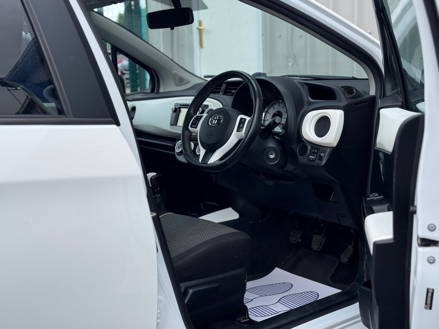Used Toyota Yaris 2013 for sale - 76348714: Photo 10