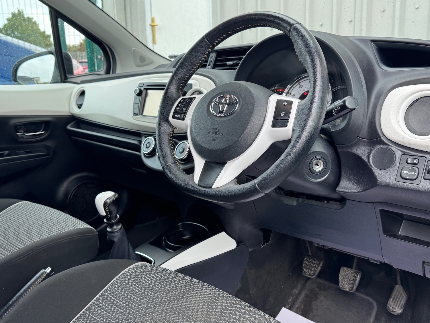 Used Toyota Yaris 2013 for sale - 76348714: Photo 12