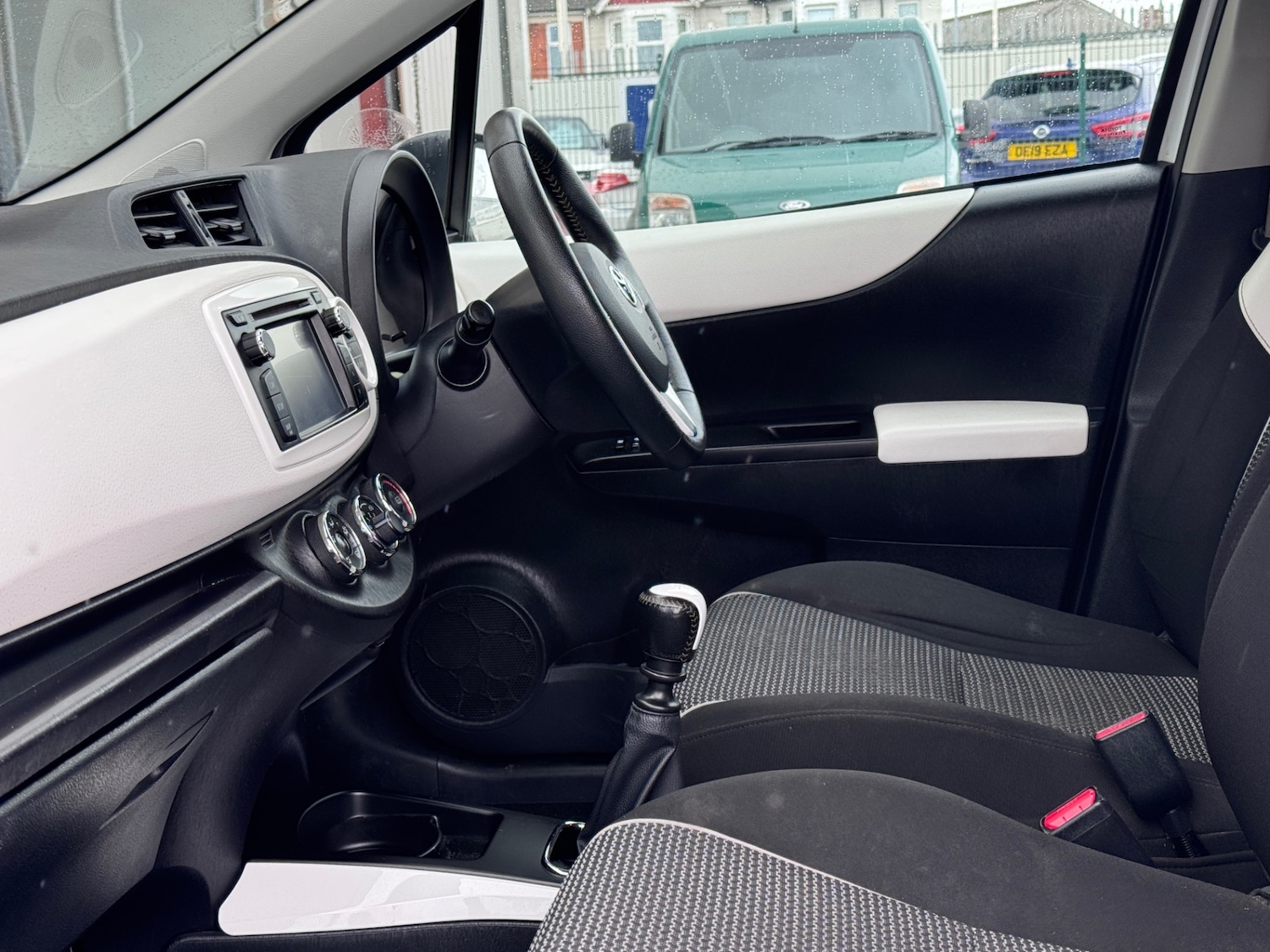 Used Toyota Yaris 2013 for sale - 76348714: Photo 19