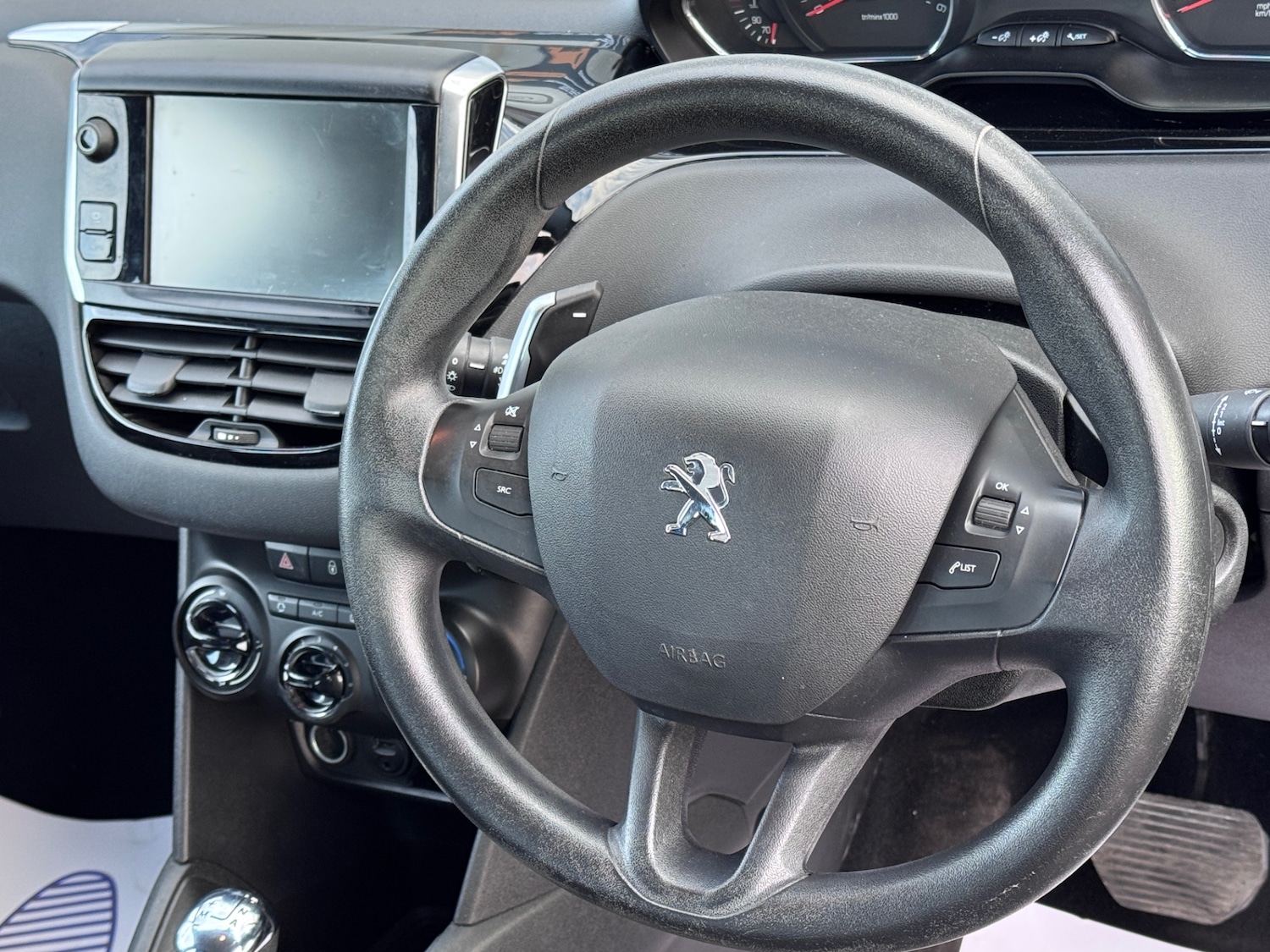 Used Peugeot 208 2013 for sale - 76348711: Photo 11