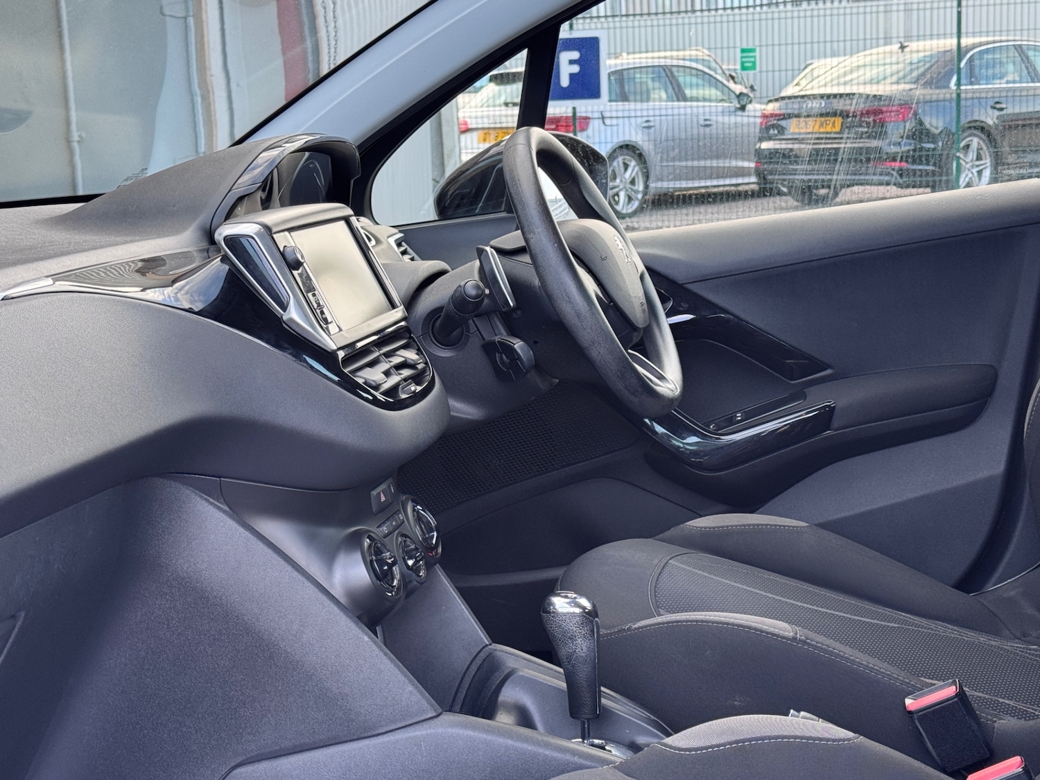 Used Peugeot 208 2013 for sale - 76348711: Photo 18